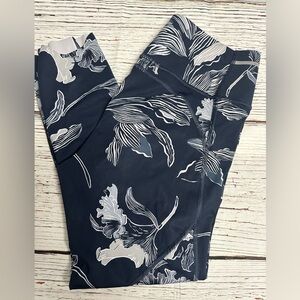 Athleta Floral Sonic Capri Leggings